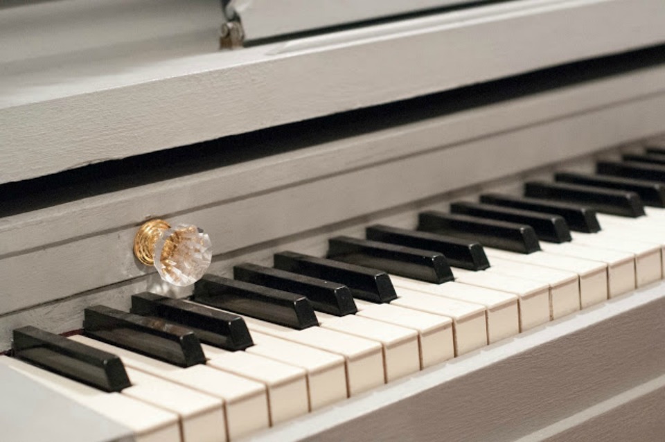 How to update your old piano with paint and hardware