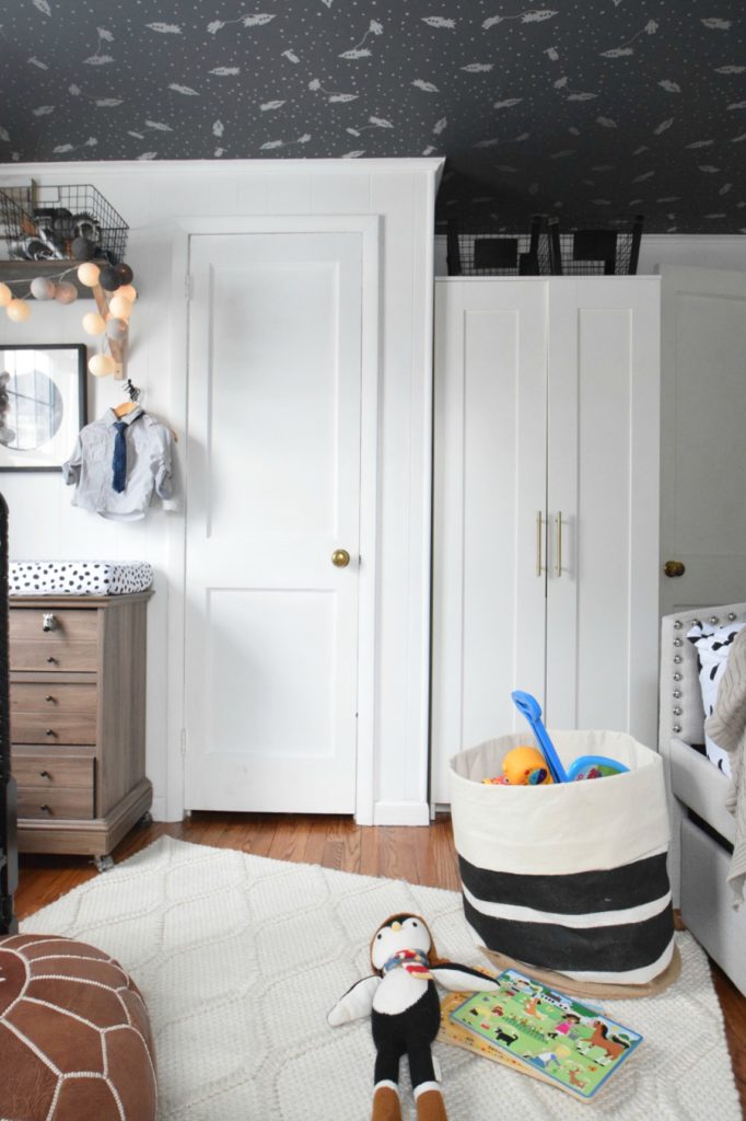 Nursery- Top Tips for setting up a nursery for a baby boy or girl.