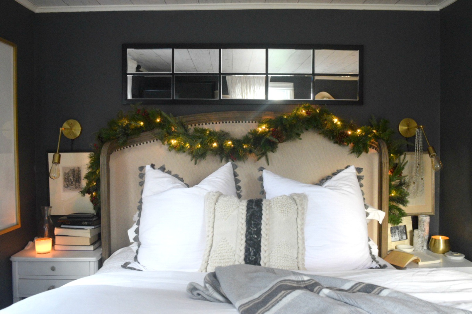 Christmas Bedroom Ideas- Simple Garland and Cozy Bedding