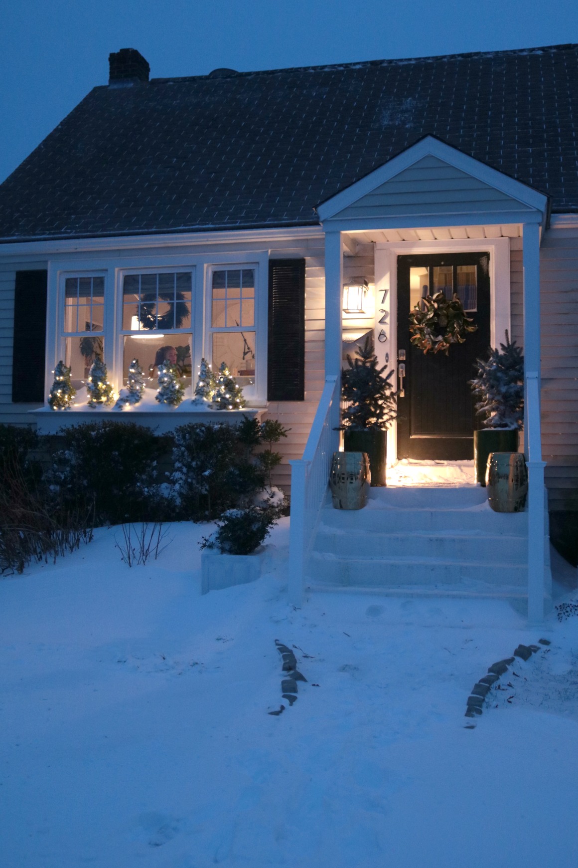 Front Porch Lightbulbs- The best lights that turn on at Dusk and Dawn!