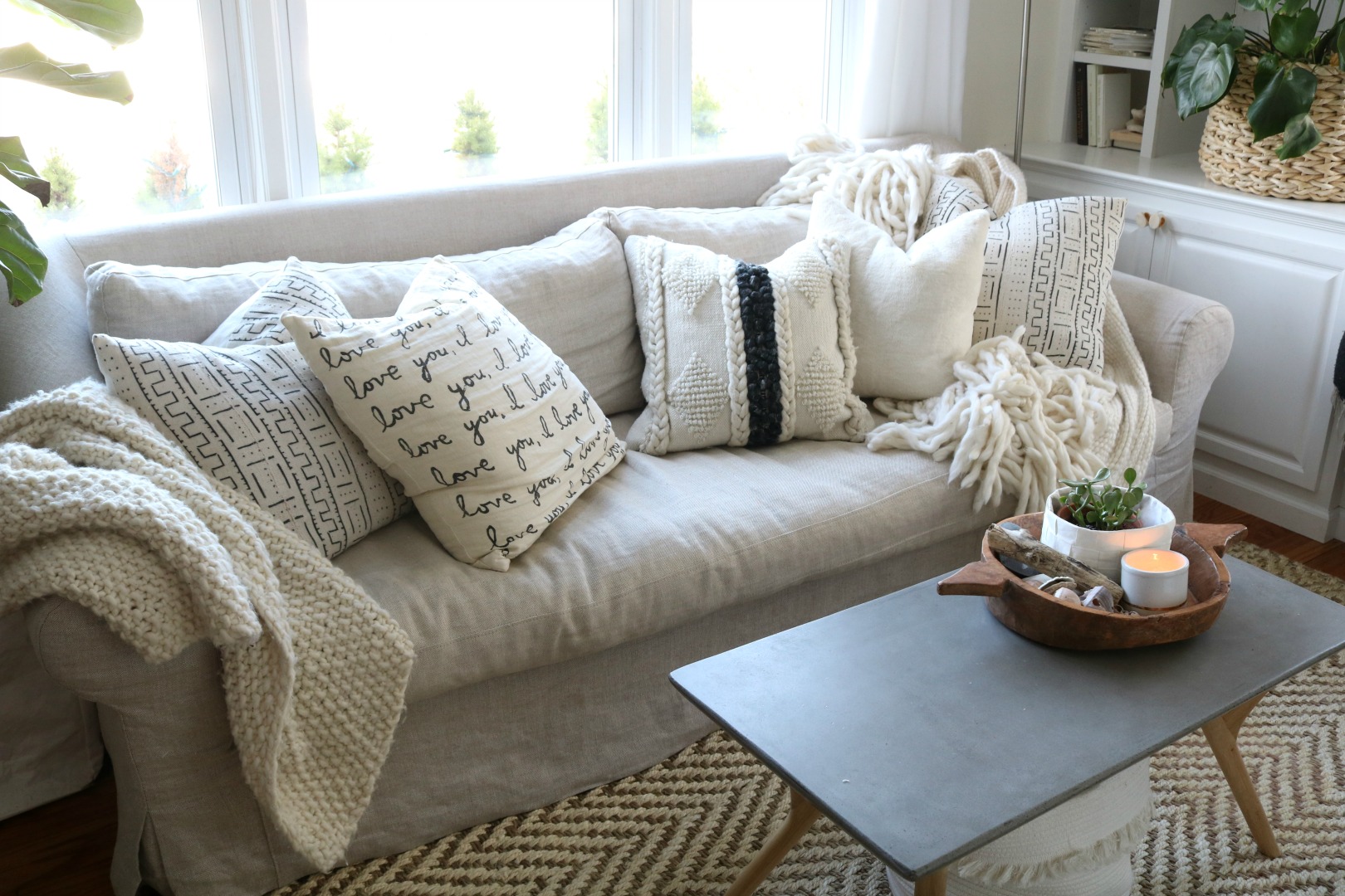 How to Mix Pillow Patterns like a Pro!