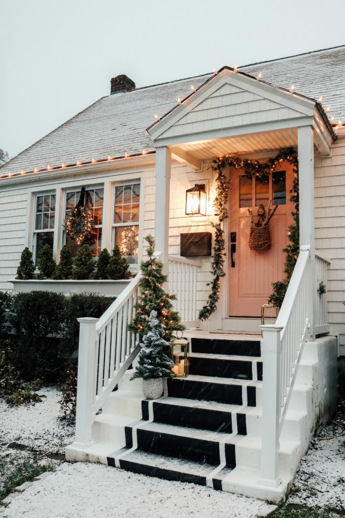 Casual Christmas Decor- Holiday Housewalk Girls Bedroom and Family Room ...