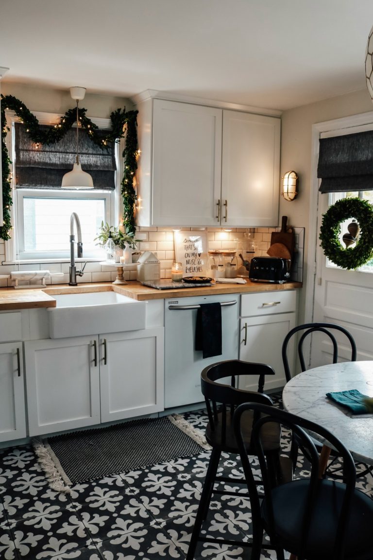 Casual Christmas Decor- Holiday Housewalk Girls Bedroom and Family Room ...