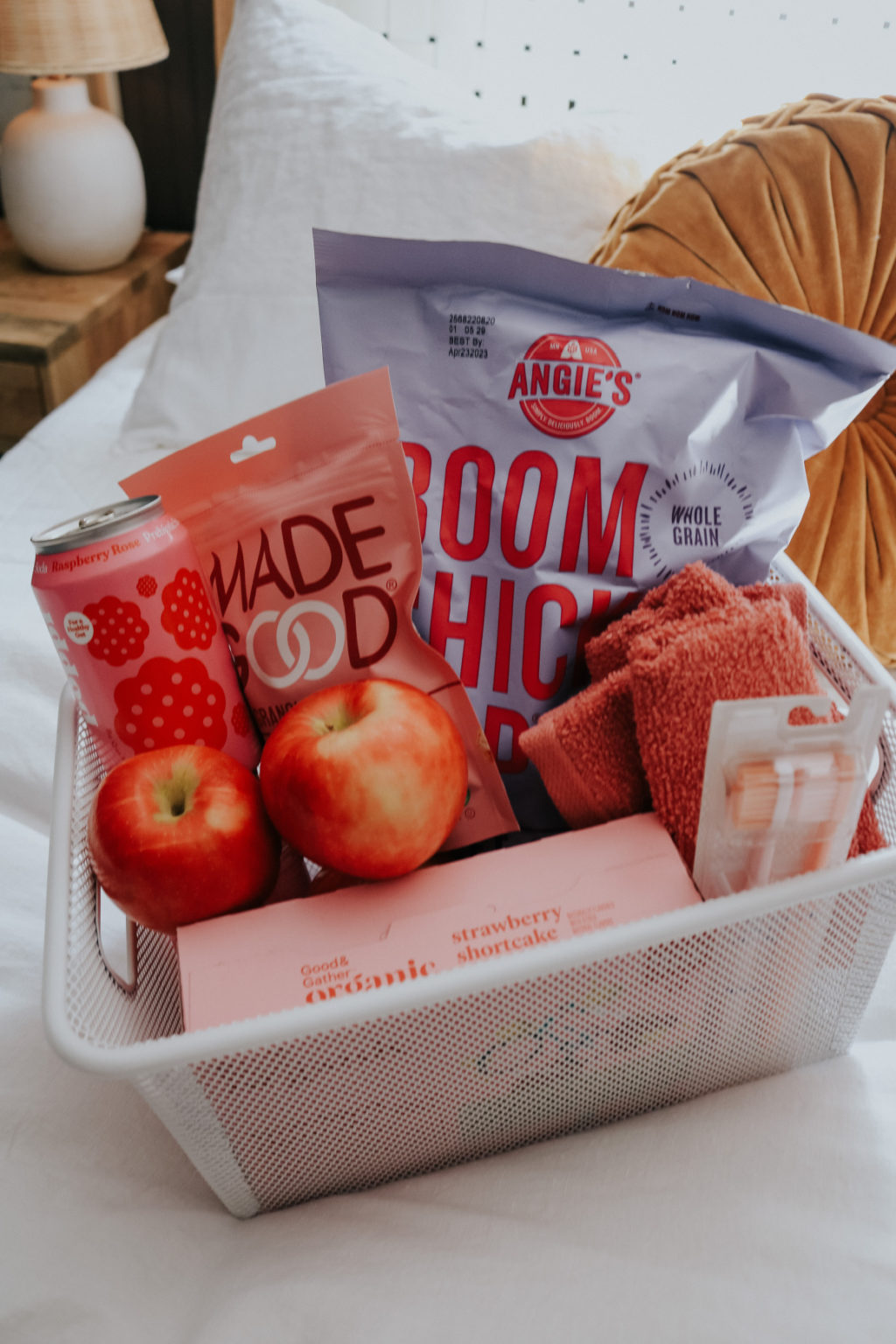 Guest Room Ready Making The Bed Guest Basket And Free WIFI Printable