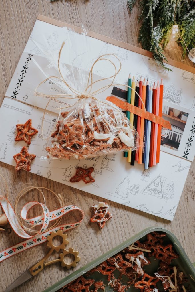 Christmas Gift Guide 2023 Under $25- Hostess Gifts, Teacher Gifts,  Neighbors and More - Nesting With Grace