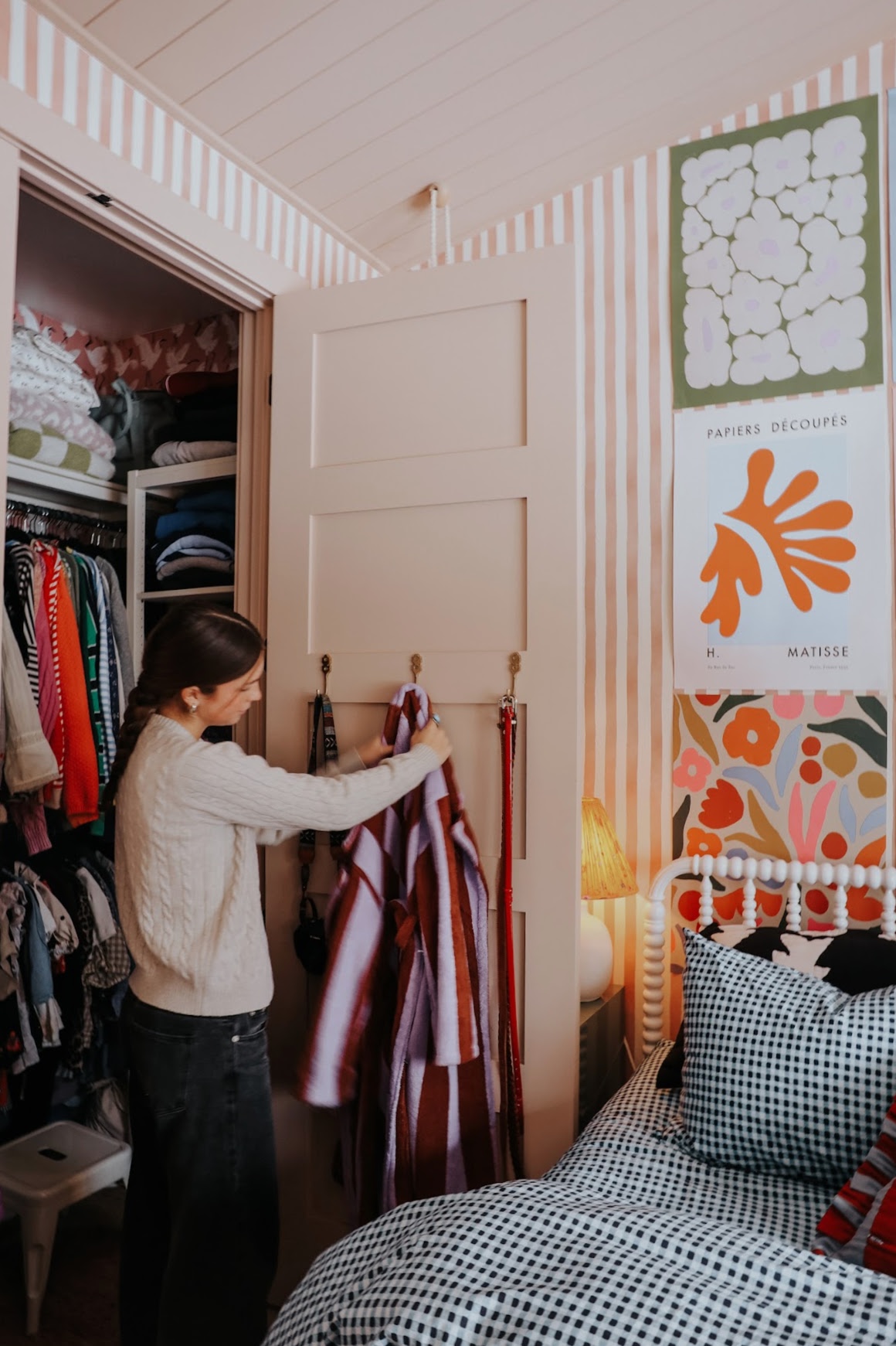 12 Favorite Things in Teen Girls Bedroom - Nesting With Grace